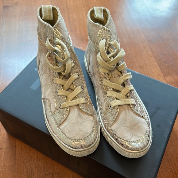 COACH Sneakers, Women's Shoes, Tennis Shoes Size 6M, Brand New - Picture 1 of 6